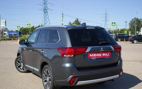 Mitsubishi Outlander III рестайлинг 3, 2017 год, 3 300 000 рублей, 9 фотография