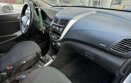 Hyundai Solaris II рестайлинг, 2012 год, 500 000 рублей, 6 фотография
