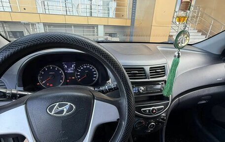 Hyundai Solaris II рестайлинг, 2012 год, 500 000 рублей, 4 фотография