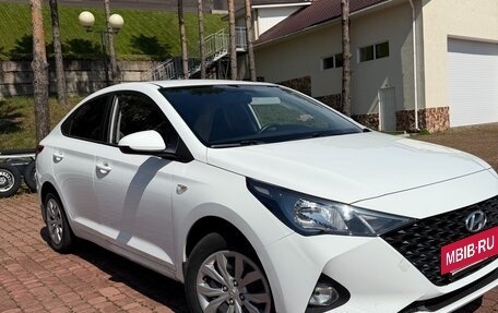 Hyundai Solaris II рестайлинг, 2021 год, 1 440 000 рублей, 2 фотография