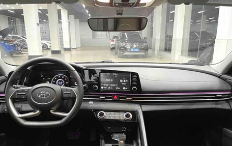 Hyundai Elantra, 2022 год, 1 330 000 рублей, 9 фотография