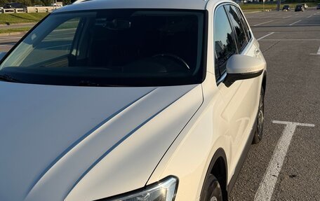 Volkswagen Tiguan II, 2018 год, 2 600 000 рублей, 4 фотография