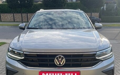 Volkswagen Tiguan II, 2020 год, 3 600 000 рублей, 3 фотография