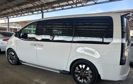 Hyundai Staria, 2024 год, 6 100 000 рублей, 9 фотография