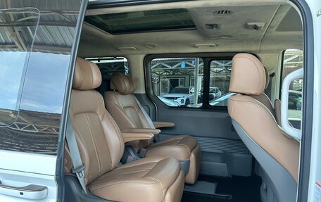 Hyundai Staria, 2024 год, 6 100 000 рублей, 17 фотография