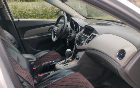 Chevrolet Cruze II, 2010 год, 700 000 рублей, 17 фотография