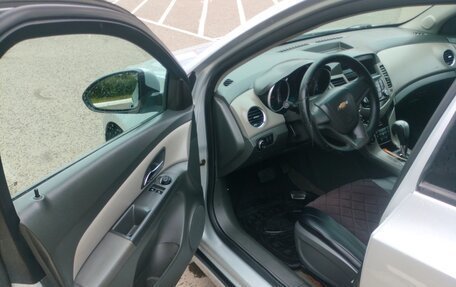 Chevrolet Cruze II, 2010 год, 700 000 рублей, 20 фотография