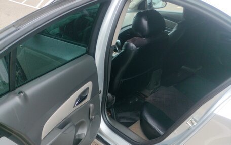 Chevrolet Cruze II, 2010 год, 700 000 рублей, 18 фотография