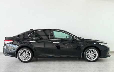 Toyota Camry, 2020 год, 3 050 000 рублей, 4 фотография