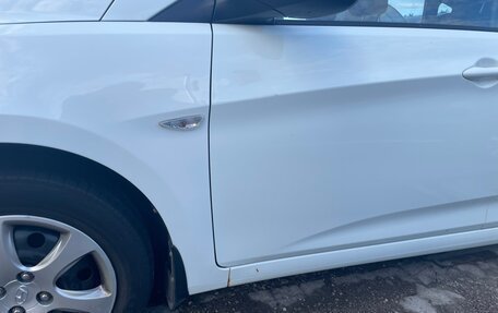 Hyundai Solaris II рестайлинг, 2012 год, 1 000 000 рублей, 12 фотография