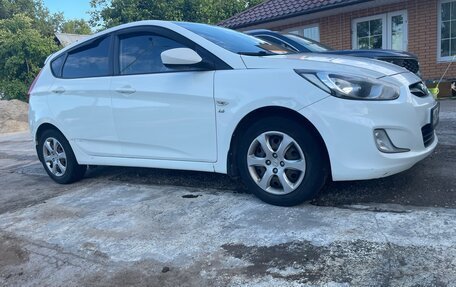 Hyundai Solaris II рестайлинг, 2012 год, 1 000 000 рублей, 3 фотография