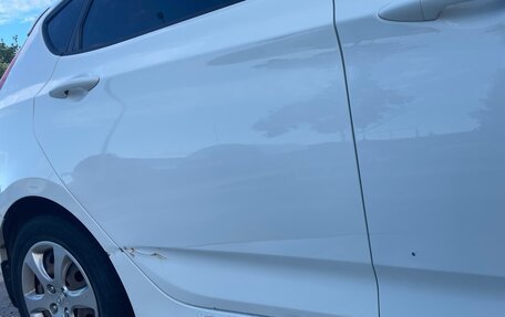 Hyundai Solaris II рестайлинг, 2012 год, 1 000 000 рублей, 10 фотография