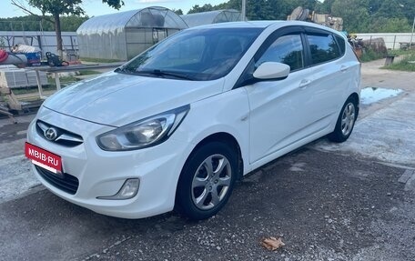 Hyundai Solaris II рестайлинг, 2012 год, 1 000 000 рублей, 2 фотография
