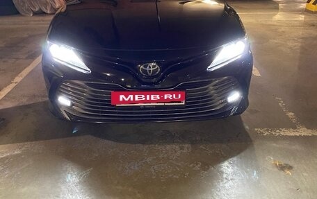 Toyota Camry, 2019 год, 3 150 000 рублей, 2 фотография