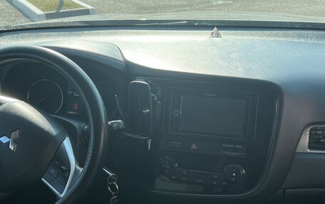 Mitsubishi Outlander III рестайлинг 3, 2015 год, 1 495 000 рублей, 11 фотография