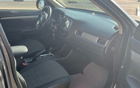 Mitsubishi Outlander III рестайлинг 3, 2015 год, 1 495 000 рублей, 9 фотография