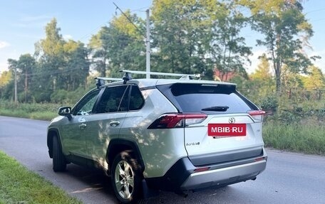 Toyota RAV4, 2021 год, 3 298 000 рублей, 3 фотография