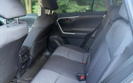 Toyota RAV4, 2021 год, 3 298 000 рублей, 9 фотография