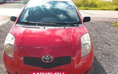 Toyota Yaris III рестайлинг, 2008 год, 370 000 рублей, 2 фотография