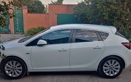 Opel Astra J, 2010 год, 699 000 рублей, 2 фотография