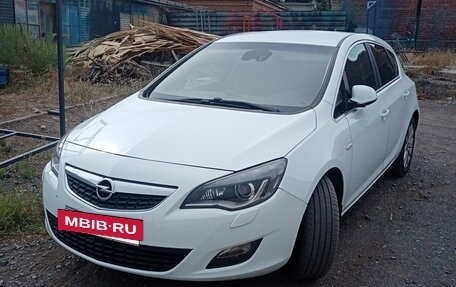 Opel Astra J, 2010 год, 699 000 рублей, 3 фотография