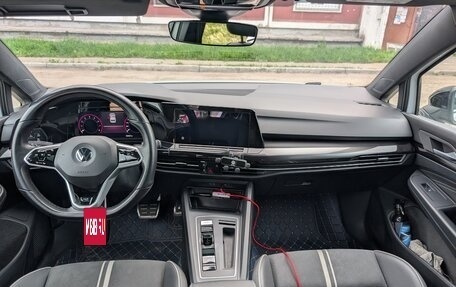 Volkswagen Golf VIII, 2021 год, 2 400 000 рублей, 6 фотография