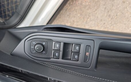 Volkswagen Golf VIII, 2021 год, 2 400 000 рублей, 16 фотография