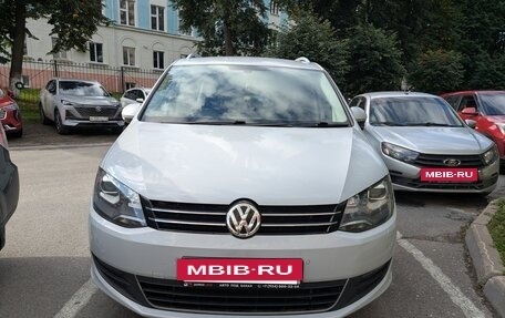 Volkswagen Sharan II, 2017 год, 1 970 000 рублей, 2 фотография