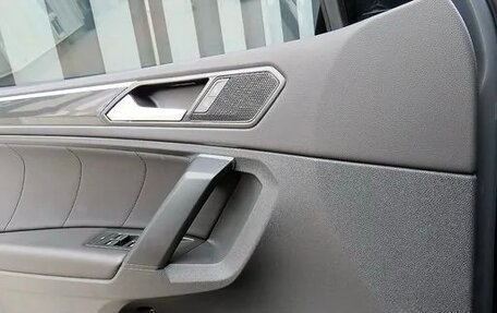 Volkswagen Tiguan II, 2023 год, 2 950 000 рублей, 10 фотография