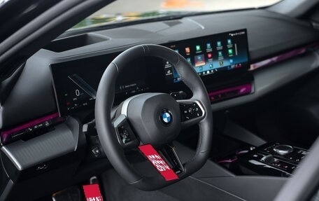 BMW 5 серия, 2025 год, 6 750 000 рублей, 14 фотография