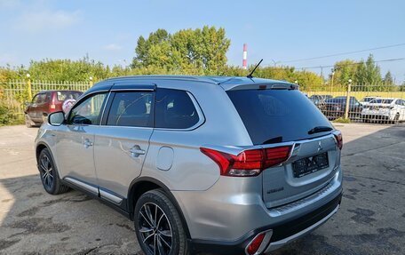 Mitsubishi Outlander III рестайлинг 3, 2016 год, 1 849 000 рублей, 4 фотография