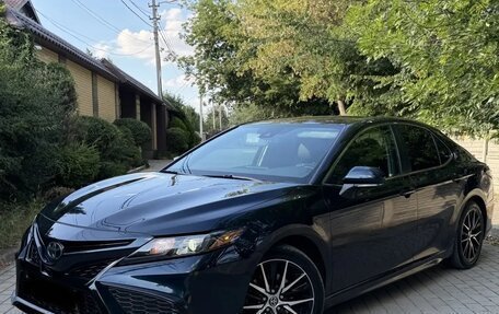 Toyota Camry, 2021 год, 2 800 000 рублей, 1 фотография