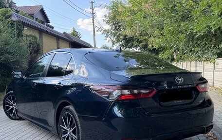 Toyota Camry, 2021 год, 2 800 000 рублей, 3 фотография