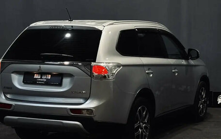 Mitsubishi Outlander III рестайлинг 3, 2014 год, 1 300 000 рублей, 5 фотография