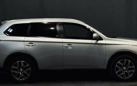 Mitsubishi Outlander III рестайлинг 3, 2014 год, 1 300 000 рублей, 4 фотография