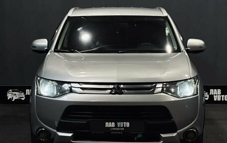 Mitsubishi Outlander III рестайлинг 3, 2014 год, 1 300 000 рублей, 2 фотография