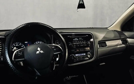 Mitsubishi Outlander III рестайлинг 3, 2014 год, 1 300 000 рублей, 12 фотография