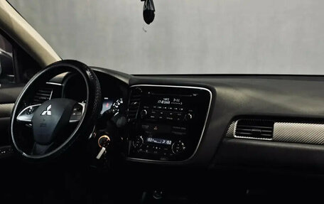 Mitsubishi Outlander III рестайлинг 3, 2014 год, 1 300 000 рублей, 14 фотография
