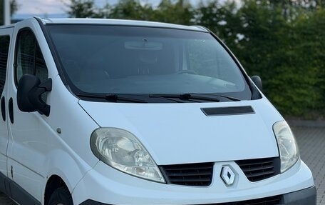 Renault Trafic, 2007 год, 825 000 рублей, 2 фотография