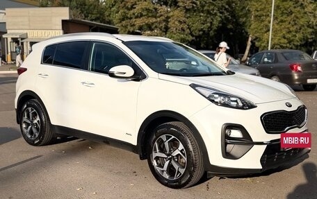 KIA Sportage IV рестайлинг, 2020 год, 2 300 000 рублей, 3 фотография