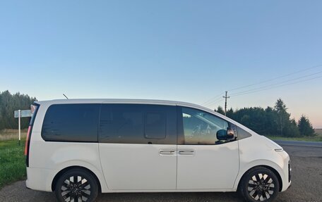 Hyundai Staria, 2021 год, 6 300 000 рублей, 4 фотография