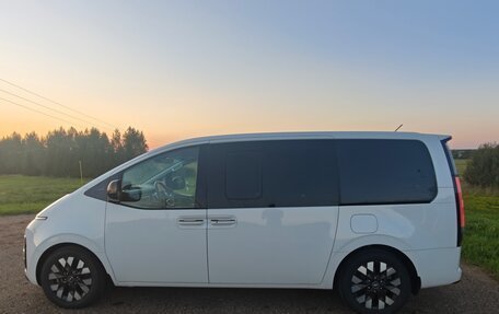 Hyundai Staria, 2021 год, 6 300 000 рублей, 8 фотография