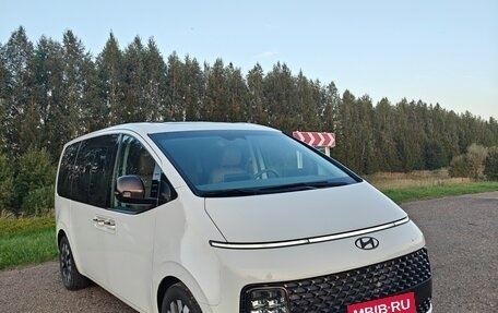 Hyundai Staria, 2021 год, 6 300 000 рублей, 3 фотография
