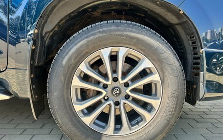Toyota Land Cruiser Prado 150 рестайлинг 2, 2019 год, 4 890 000 рублей, 7 фотография