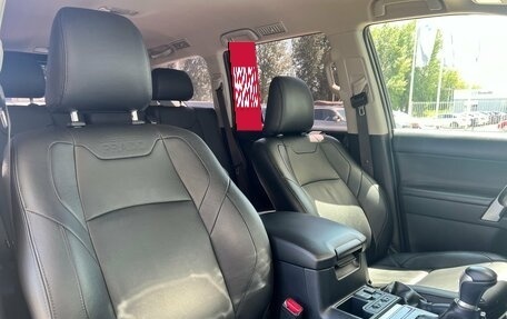 Toyota Land Cruiser Prado 150 рестайлинг 2, 2019 год, 4 890 000 рублей, 12 фотография