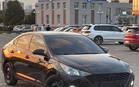 Hyundai Solaris II рестайлинг, 2020 год, 1 090 000 рублей, 1 фотография