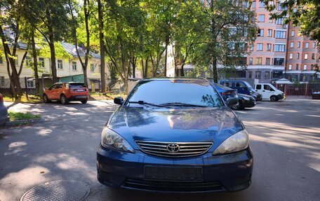 Toyota Camry V40, 2005 год, 685 999 рублей, 2 фотография