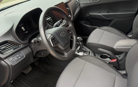 Hyundai Solaris II рестайлинг, 2021 год, 1 750 000 рублей, 8 фотография
