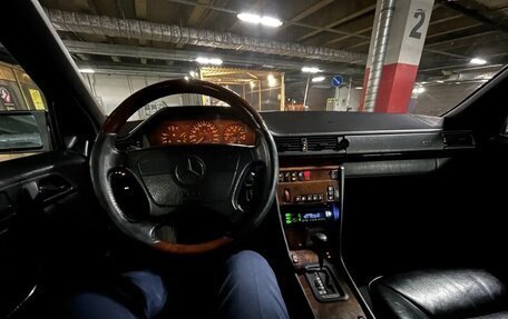 Mercedes-Benz E-Класс, 1994 год, 1 150 000 рублей, 4 фотография