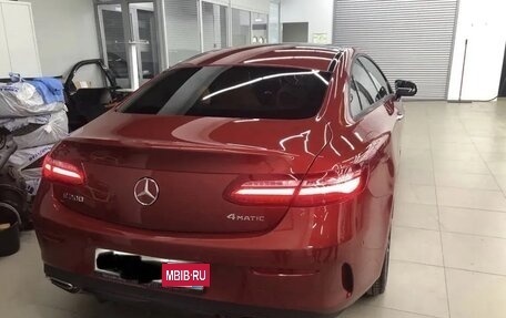 Mercedes-Benz E-Класс, 2018 год, 3 450 000 рублей, 5 фотография